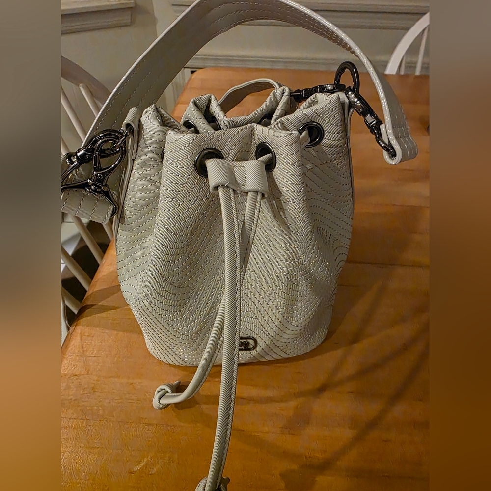 EUC- LUG- WHIRLYBIRD- Satin Luxe- PEBBLE - Picture 2 of 4